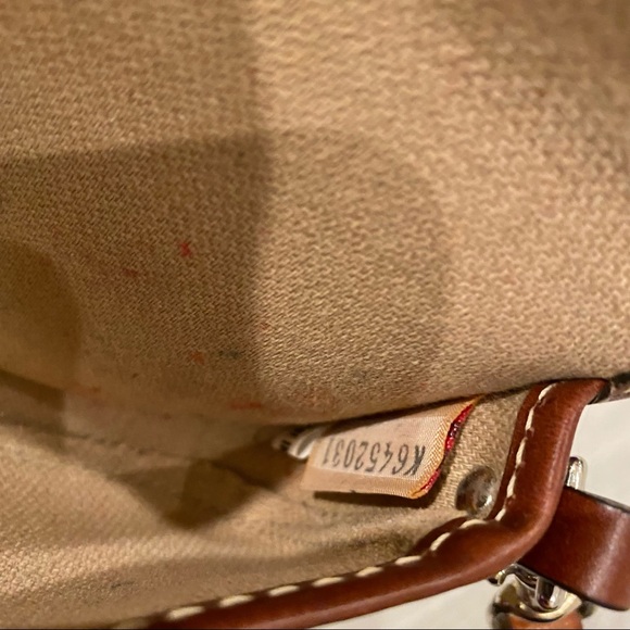 Dooney & Bourke small wristlet / wallet - Picture 4 of 15